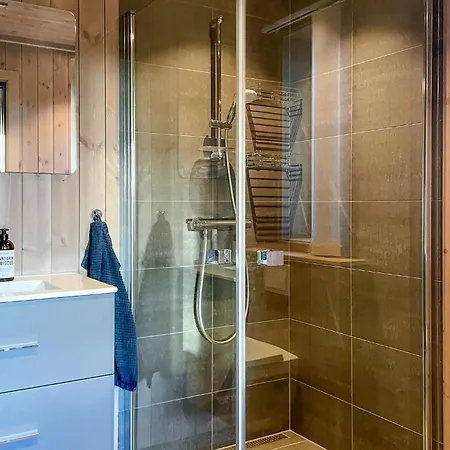 4 Bedroom Awesome In Сasa de vacaciones